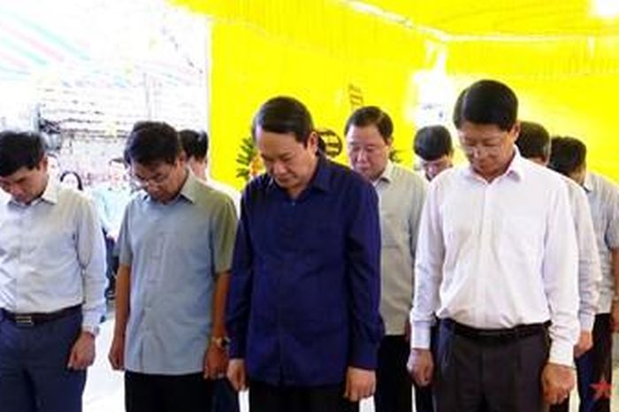 Lãnh đạo tỉnh Ninh Bình thăm hỏi gia đình Đại úy Nguyễn Đình Khiêm hy sinh khi làm nhiệm vụ 1 026deef0a5bf4ce115ae