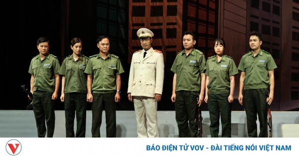 Công diễn vở “Bản danh sách điệp viên II” gây quỹ hỗ trợ đồng bào vùng lũ 1 0s4a7545 55