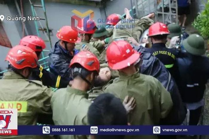 Cứu hộ thành công một thiếu niên bị mắc kẹt trong vụ sạt lở đất ở Hạ Long 1 171195bbdef437aa6ee5