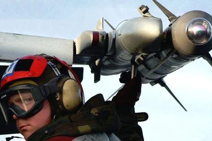 Cận cảnh phiên bản lợi hại nhất của tên lửa không đối không AIM-9X Sidewinder 1 1804c7c983866ad83397