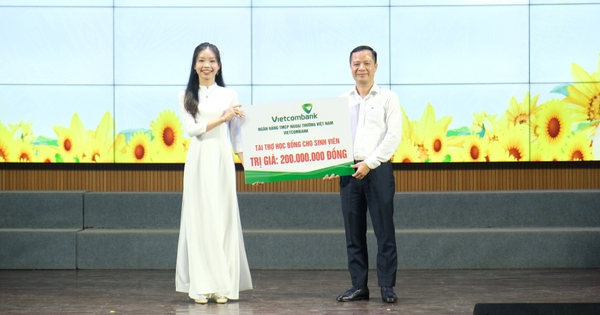 Vietcombank trao học bổng cho sinh viên nhân dịp khai giảng 1 20240915nmhkhai giang hoc vien tai chinh 3900 1726640317884283814218 96 0 567 900 crop 17266404971991416506143