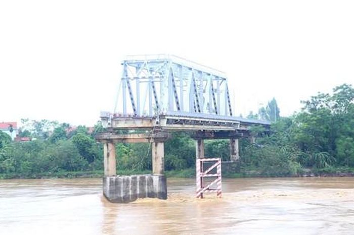 Thông tin chính thức vụ sập cầu Phong Châu 1 269cca15815a6804314b