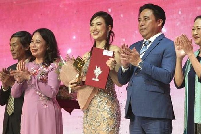 Cánh diều vàng 2024: Phương Anh Đào, Thanh Hương đoạt giải Nữ diễn viên chính xuất sắc 1 2e79e0b7a6f84fa616e9