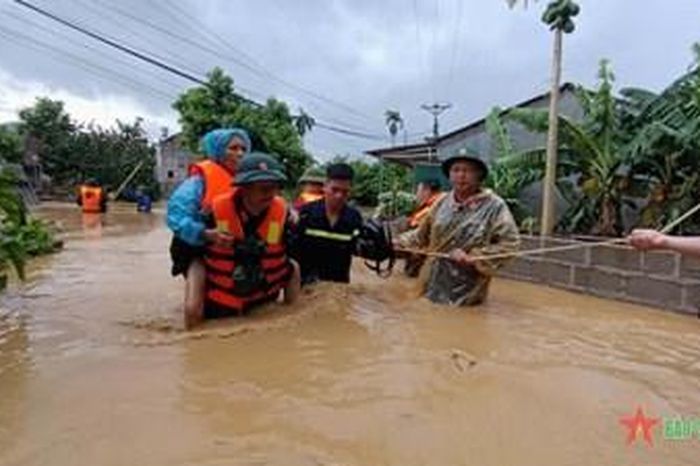 Quân khu 1: Huy động hàng nghìn cán bộ, chiến sĩ giúp dân khắc phục bão số 3 1 2fcf654b2e04c75a9e15
