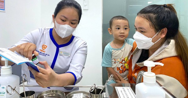 VNVC tiêm hàng ngàn mũi vắc-xin sởi các loại trong ngày đầu chiến dịch tiêm sởi tăng cường 1 3 1726556418200922879437 308 0 1633 2530 crop 1726556716365831265278
