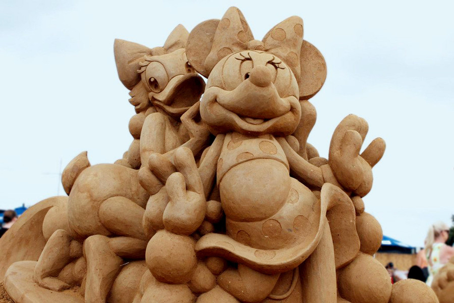 Tượng cát chuột Mickey.