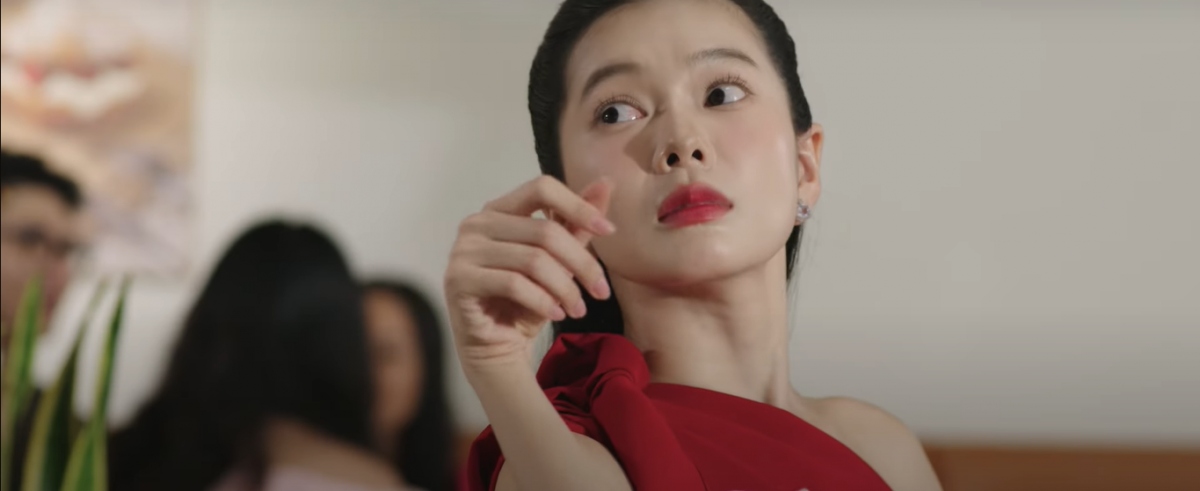 Di giua troi ruc ro tap 38 thai ta hoa khi gap me va bao anh o quan ca phe hinh anh 4