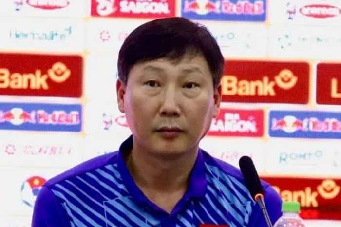 HLV Kim Sang Sik quyết thắng Thái Lan 1 7283630a2745ce1b9754