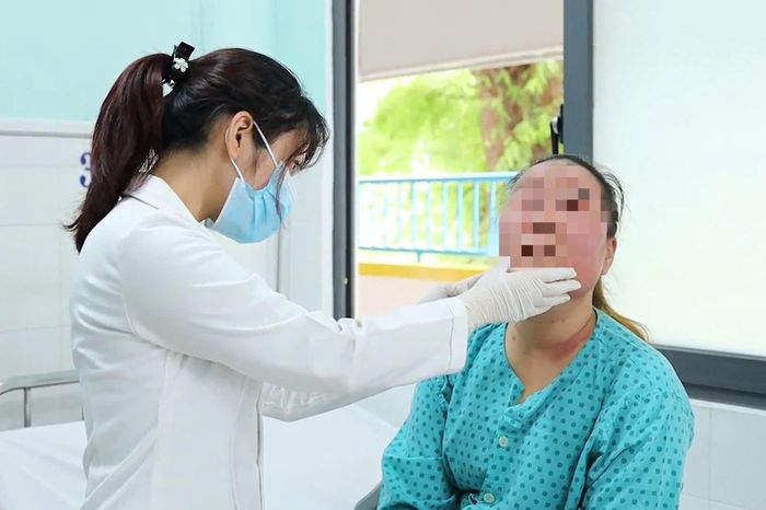 Tự peel da tại nhà, một phụ nữ phải nhập viện 1 7a459812dd5d34036d4c