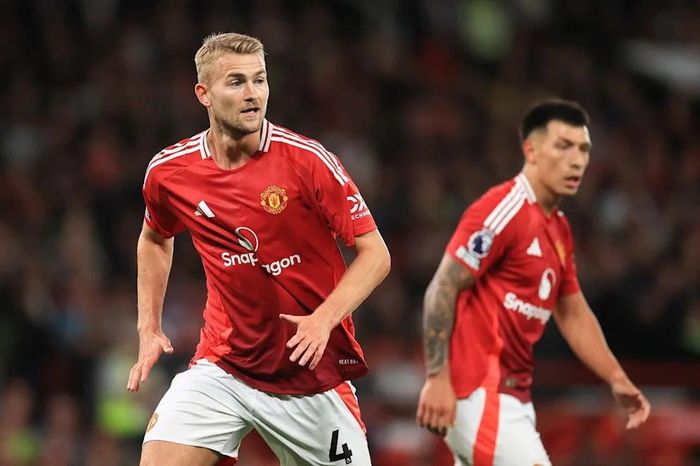 Trung vệ của Man United bị tấn công 1 8766fb43bf0c56520f1d