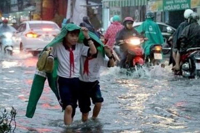 Hỗ trợ học sinh khó khăn, bổ sung sách giáo khoa cho địa phương ảnh hưởng mưa bão 1 938eb313f85c1102484d