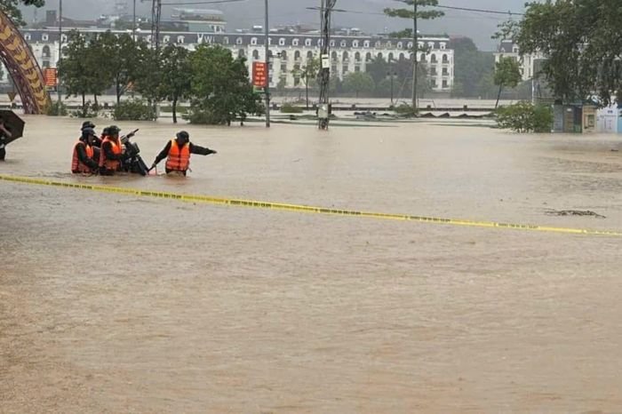 Mưa lũ diễn biến phức tạp, Chủ tịch UBND tỉnh Lào Cai tiếp tục ra công điện khẩn 1 98a599c5d28a3bd4629b