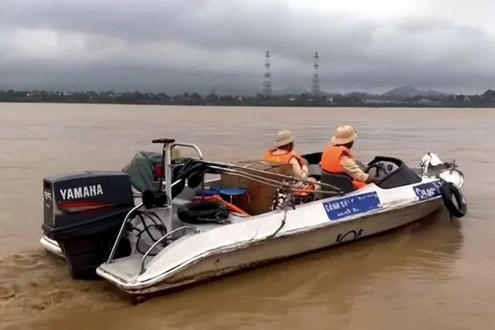Cục CSGT tham gia ứng cứu, tìm kiếm nạn nhân vụ sập cầu Phong Châu 1 ae9c0b00404fa911f05e