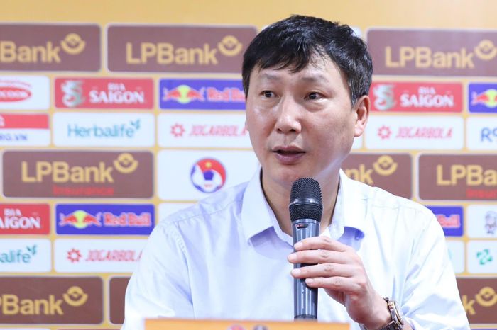 Thua Thái Lan, HLV Kim Sang-sik xin lỗi CĐV Việt Nam 1 b37568b02effc7a19eee