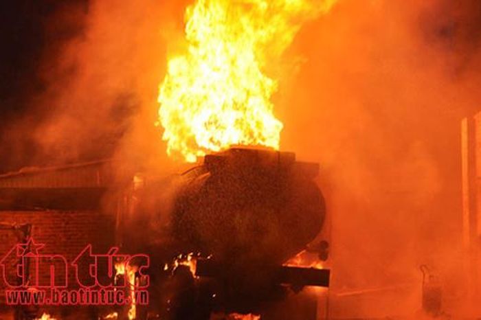 Nigeria: Xe chở nhiên liệu phát nổ khiến ít nhất 59 người thiệt mạng 1 bbdb10b65bf9b2a7ebe8