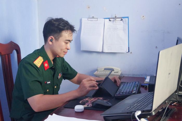 Sĩ quan trẻ đam mê tiếng Anh 1 c1c1bc4bf7041e5a4715