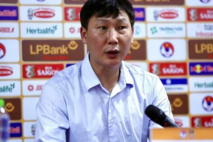 HLV Kim Sang-sik chỉ khuyết điểm của tuyển Việt Nam sau trận thua Thái Lan 1 cfd63b257d6a9434cd7b