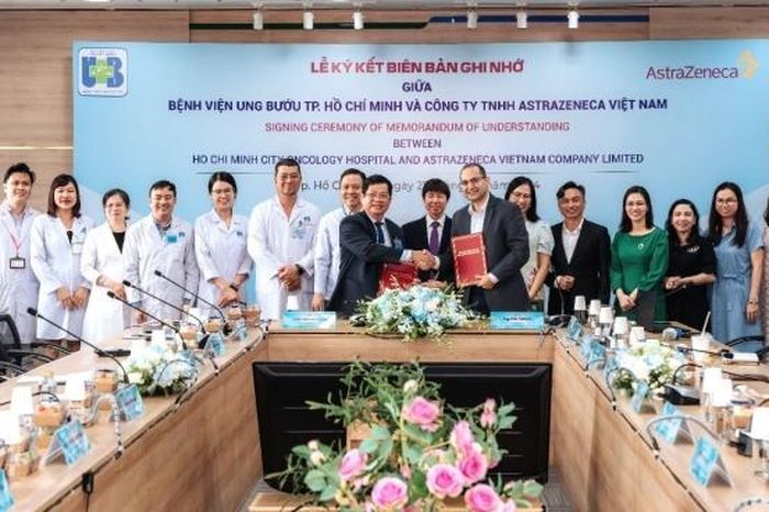 Bệnh viện Ung Bướu TP.HCM và AstraZeneca Việt Nam hợp tác trong điều trị ung thư 1 e688533f1870f12ea861