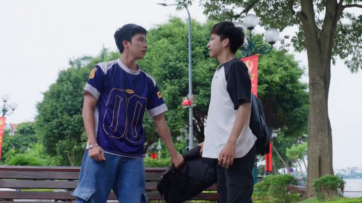 Di giua troi ruc ro dang mat dan suc hut, khan gia che nhieu hon khen hinh anh 10