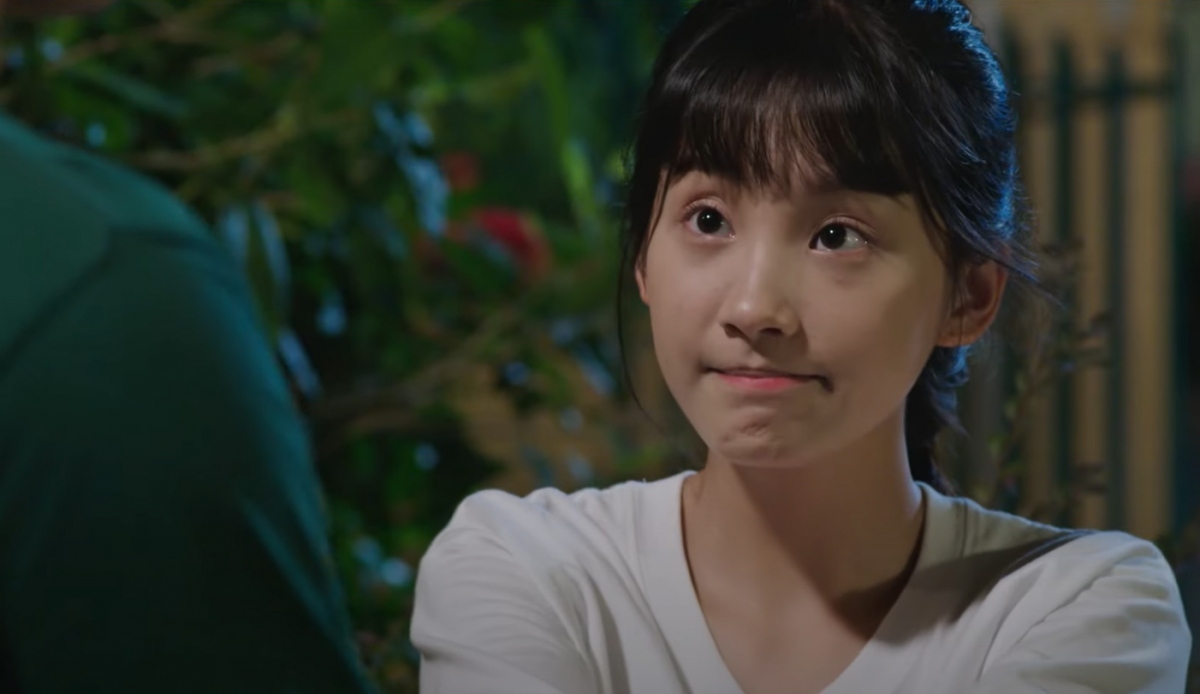 Di giua troi ruc ro dang mat dan suc hut, khan gia che nhieu hon khen hinh anh 2