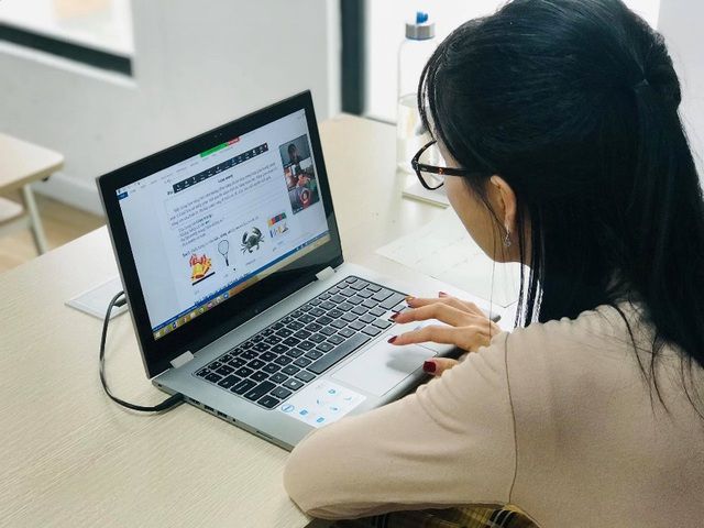 hoc-truc-tuyen-17260301017311429034278 Thêm nhiều trường đại học cho sinh viên học trực tuyến do mưa lũ - Ảnh 1.