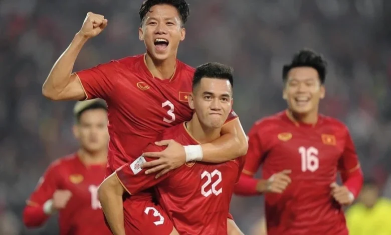 Tuyển Việt Nam tụt hạng, Thái Lan, Indonesia thăng tiến mạnh trên bảng xếp hạng FIFA 1 image008 3328