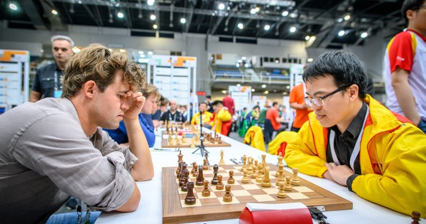 liem v carlsen 17267921327121593912345 81 0 1681 2560 crop 17267922725731431141913