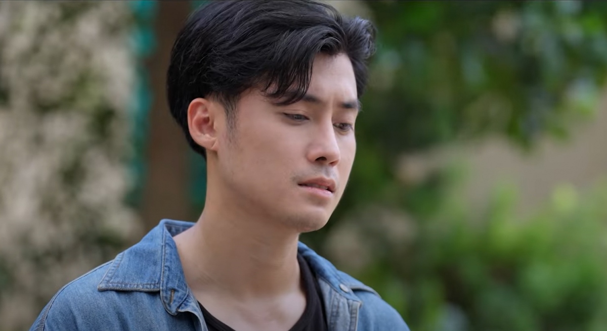 Di giua troi ruc ro dang mat dan suc hut, khan gia che nhieu hon khen hinh anh 3