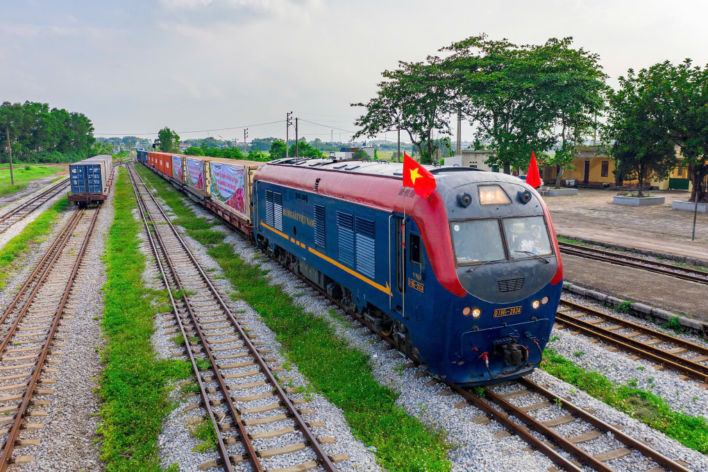 Hàng không, đường sắt miễn phí vận chuyển hàng cứu trợ- Ảnh 1. Hàng không, đường sắt miễn phí vận chuyển hàng cứu trợ- Ảnh 1.