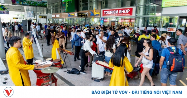 nganh du lich da nang to chuc don doan khach du lich mice tai san bay