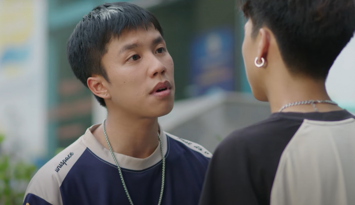 Di giua troi ruc ro tap 34 chai duoi ta, pu ngay cang gan gui thai hinh anh 1