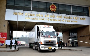 Du khách chật cứng như nêm tại cửa khẩu Lào Cai trong ngày đầu nghỉ lễ 2/9 - Ảnh 10.