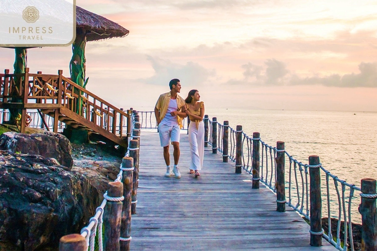 10-romantic-places-in-nha-trang-1729603186288170953453 Nha Trang toả sáng trong "Top 5 viên ngọc ẩn châu Á" hút khách cuối năm 2024 - Ảnh 5.