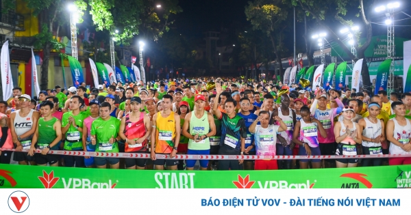 11000 vdv chay cung am nhac tai giai chay marathon quoc te ha noi vpbank 2024