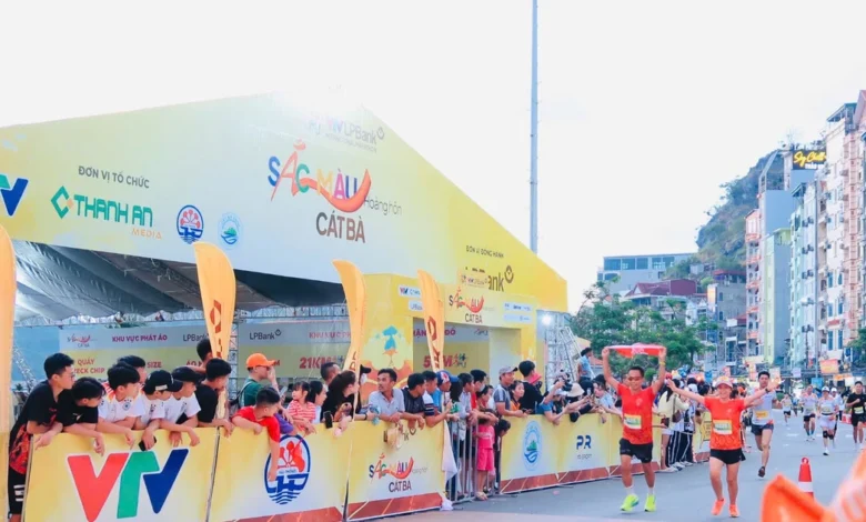 Hơn 3.500 VĐV từ 8 quốc gia sôi nổi tranh tài giải Marathon 'Sắc màu hoàng hôn Cát Bà' 1 19 10 0 1064 8543