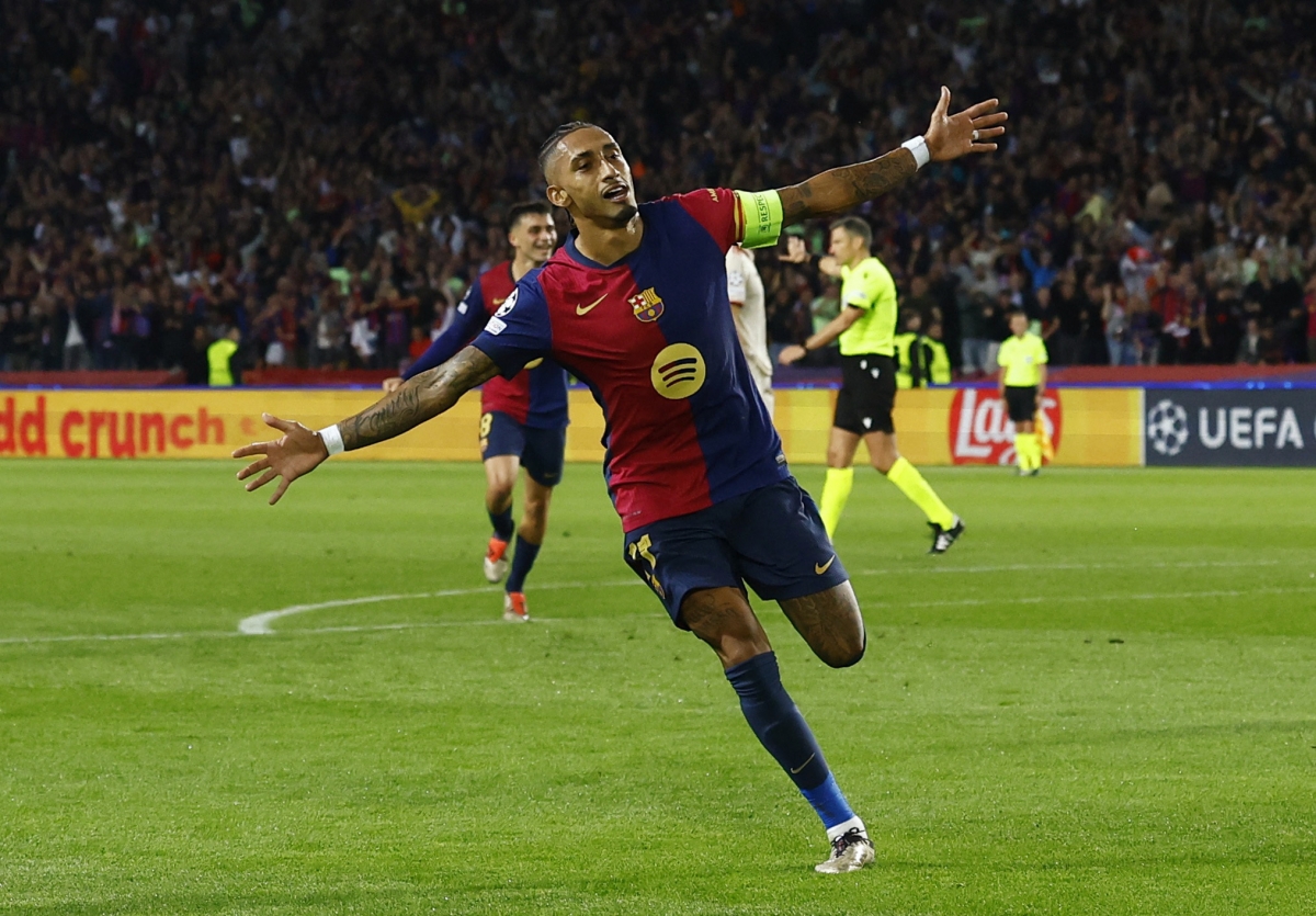 truc tiep barca 4-1 bayern raphinha ghi hat-trick hinh anh 1
