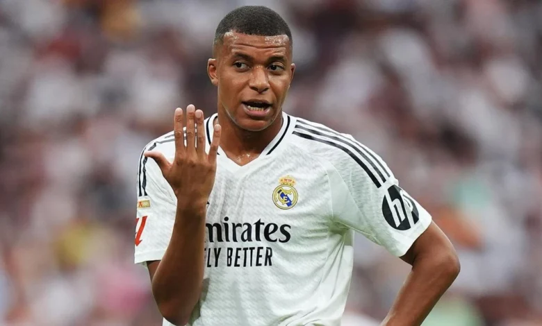 HLV Deschamps bảo vệ Kylian Mbappe trước 'mưa' chỉ trích 1 4032955 81796748 2560 1440 5583 2651