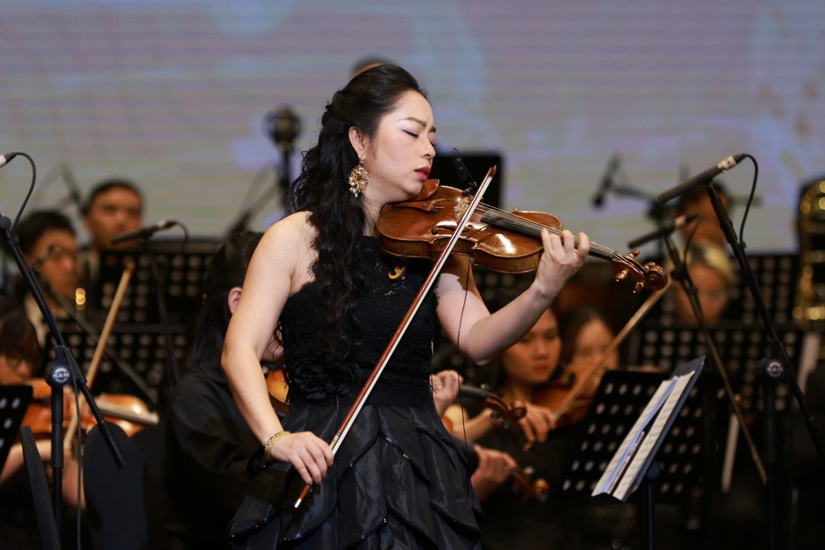 ban giao huong hoa binh 2024 nhung giai dieu dep ve cuoc song va tinh yeu hinh anh 2