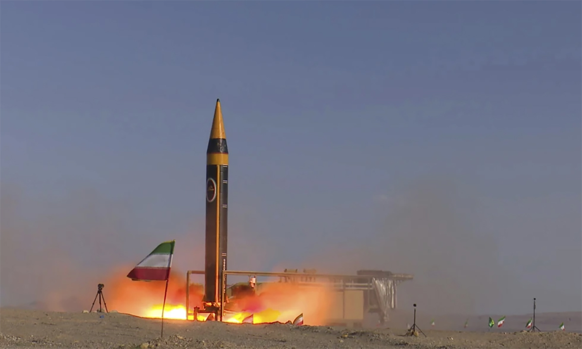 5563187178137268489a-iran-2212-1728618864 Tên lửa đạn đạo Khorramshahr-4 của Iran rời bệ phóng trong cuộc thử nghiệm tháng 5/2023. Ảnh: AP