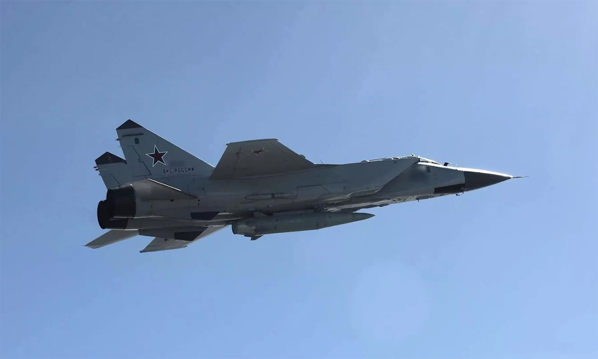 5563187178137268528a-nga-5745-1728291413 Tiêm kích MiG-31K Nga mang tên lửa siêu vượt âm Kinzhal trong diễn tập ngày 11/6. Ảnh: BQP Nga