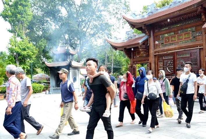 6-17251075632932133988831 Du khách chật cứng như nêm cửa khẩu Lào Cai trong ngày đầu nghỉ lễ 2/9 - Ảnh 5.