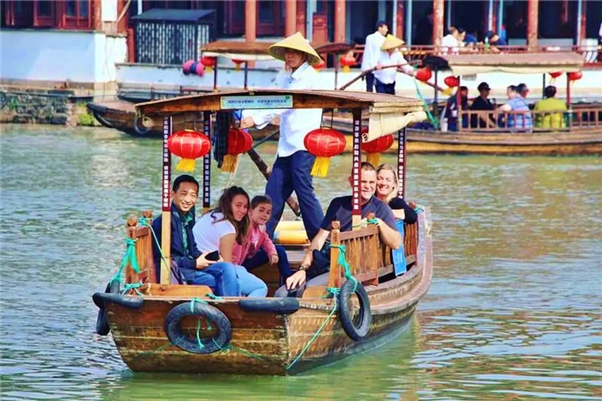 7bcf0392-ca5f-4814-9995-160a55df-17296031864682066735911 Nha Trang toả sáng trong "Top 5 viên ngọc ẩn châu Á" hút khách cuối năm 2024 - Ảnh 4.