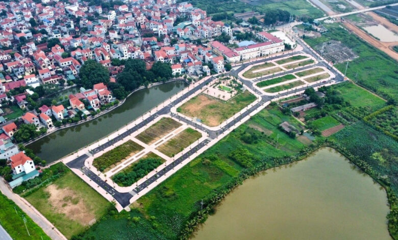 Hoài Đức chuẩn bị đấu giá 20 thửa đất ngay cạnh khu vực từng gây sốt với giá trúng đấu giá 133 triệu đồng/m2 1 81 1724141024 phien dau gia dat 19 tieng o hoai duc gia cao den muc nhieu nguoi phai nac dau ngao ngan2 3578 9986