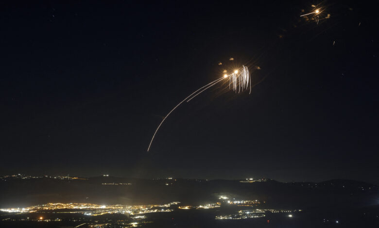 Hezbollah lần đầu tập kích Israel bằng 'tên lửa dẫn đường chính xác' 1 afp 20240803 369x2yq v2 highre 2985 1944 1729211957