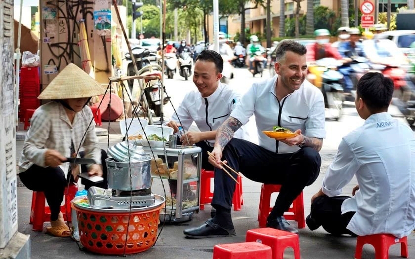 akuna-nha-hang-sao-michelin-1729785539679845915072 Ấn tượng Việt Nam với các du khách đam mê khám phá ẩm thực - Ảnh 6.