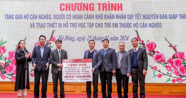 70 năm Giải phóng Thủ đô: Agribank và chặng đường đồng hành cùng Hà Nội 1 an dang as 1728529810675931934484 106 0 523 796 crop 17285298292321452750603