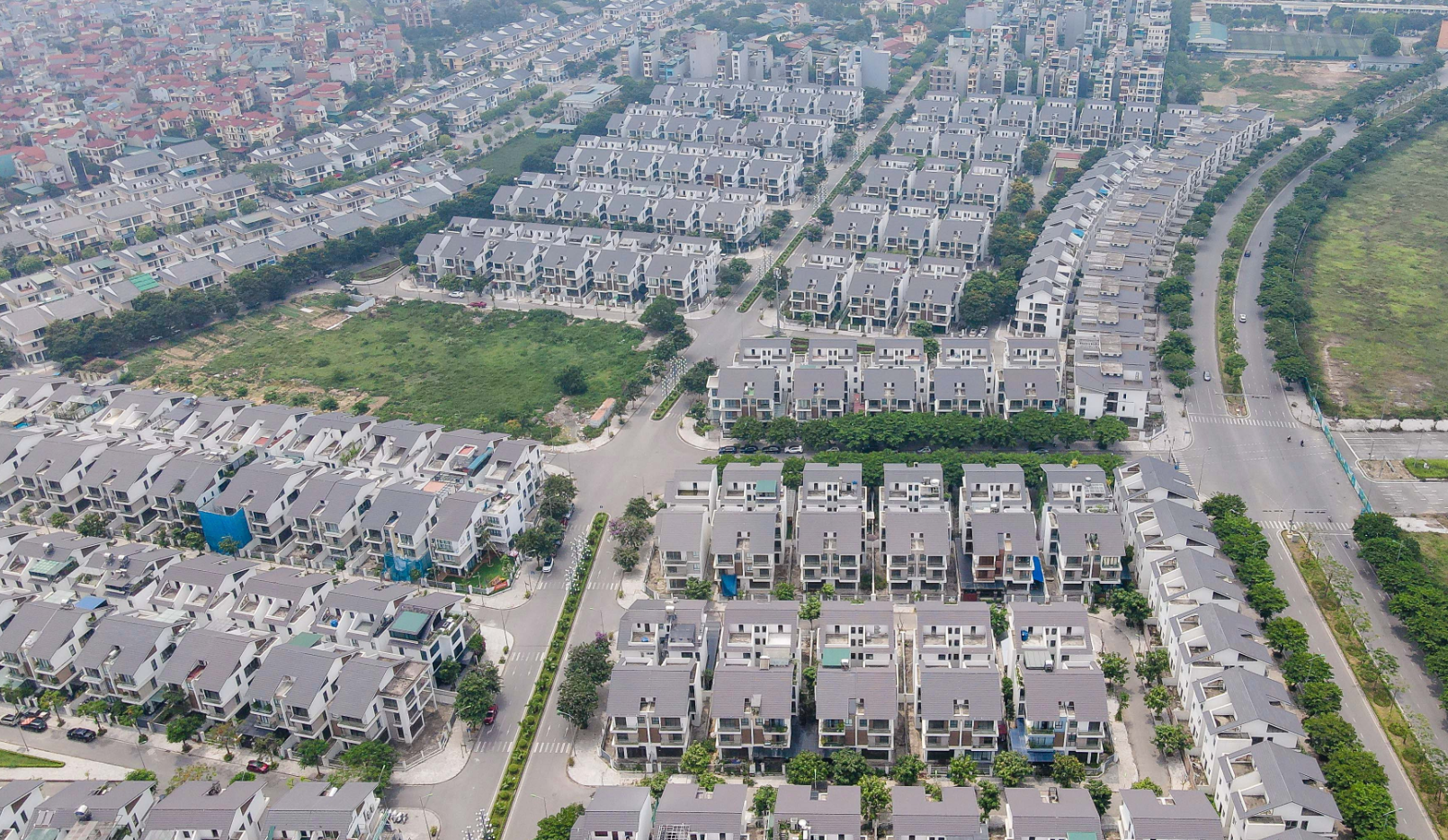 Nhiều dự án bất động sản bị bỏ hoang trên thị trường bất động sản anh-man-hinh-2024-10-21-luc-143253-2331-708.png