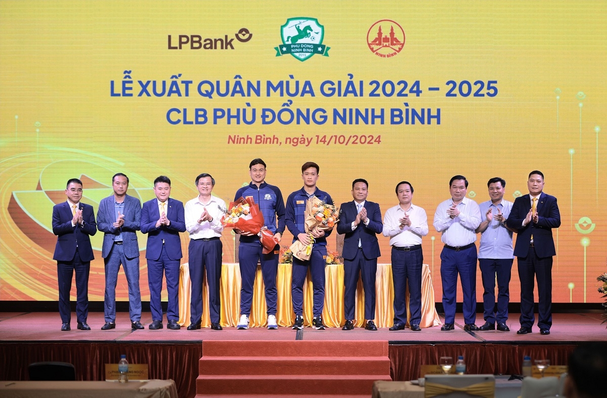 hoang Duc, van lam dat muc tieu ngay lap tuc tro lai v-league cung phu Dong ninh binh hinh anh 1