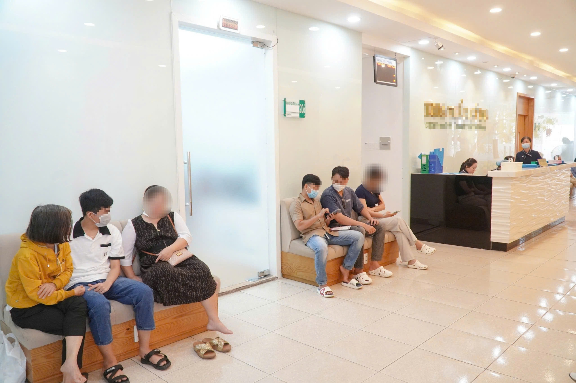 Nam giới chi mạnh tay để nâng cấp nhan sắc- Ảnh 7. Nam giới chi mạnh tay để nâng cấp nhan sắc- Ảnh 7.