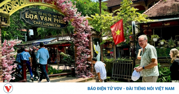 du lich lang nghe van phuc ha noi 2